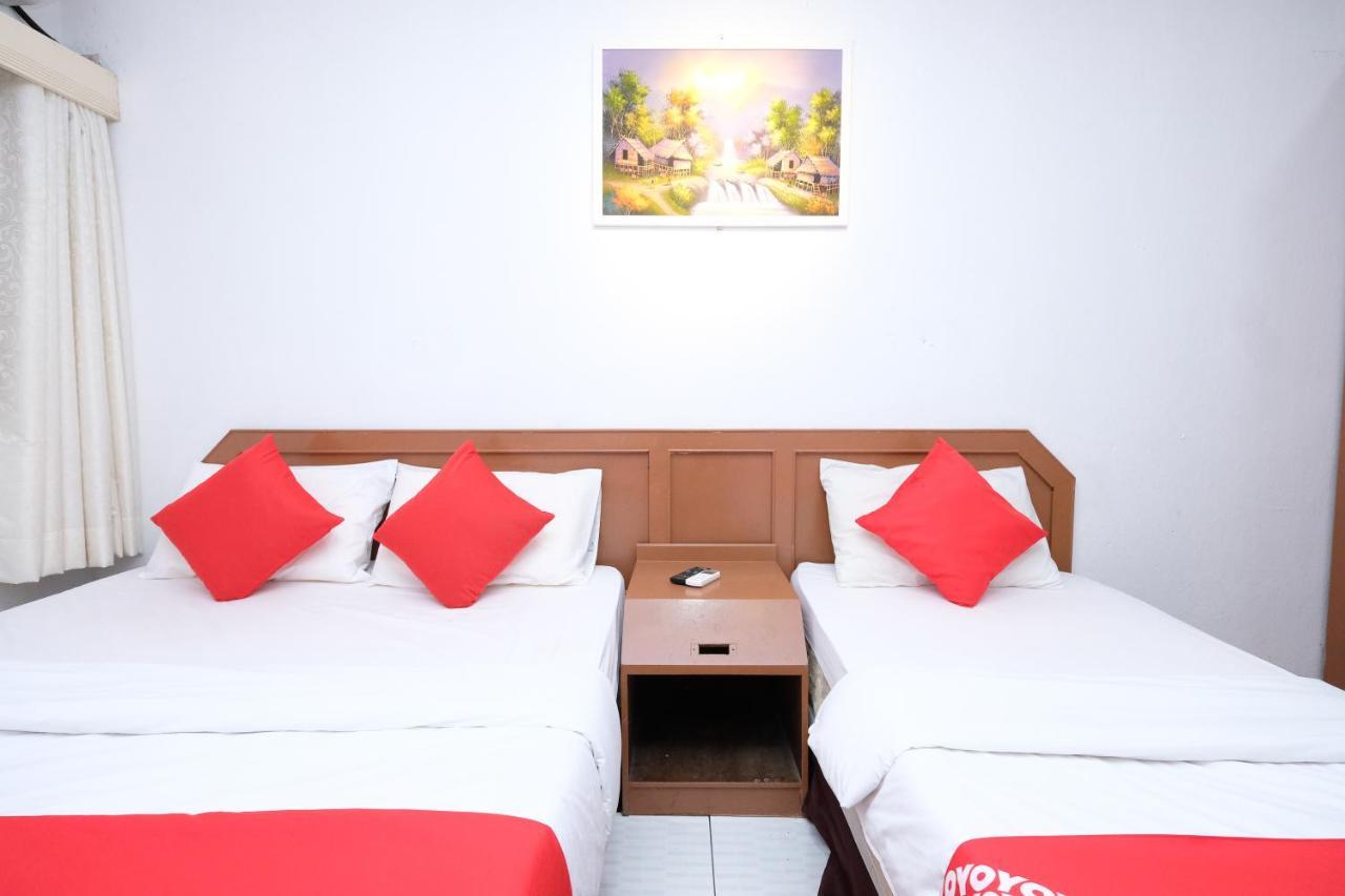 Oyo 715 Mr J Hotel Кота-Бару Экстерьер фото