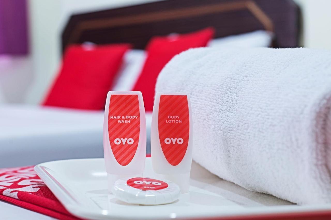 Oyo 715 Mr J Hotel Кота-Бару Экстерьер фото